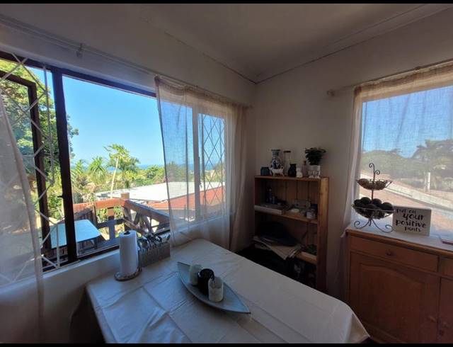 5 BEDROOM HOUSE FOR SALE IN MANABA BEACH